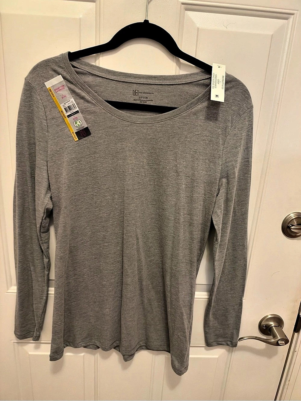 No Boundaries Long Sleeve Tee Gray Size Large NWT